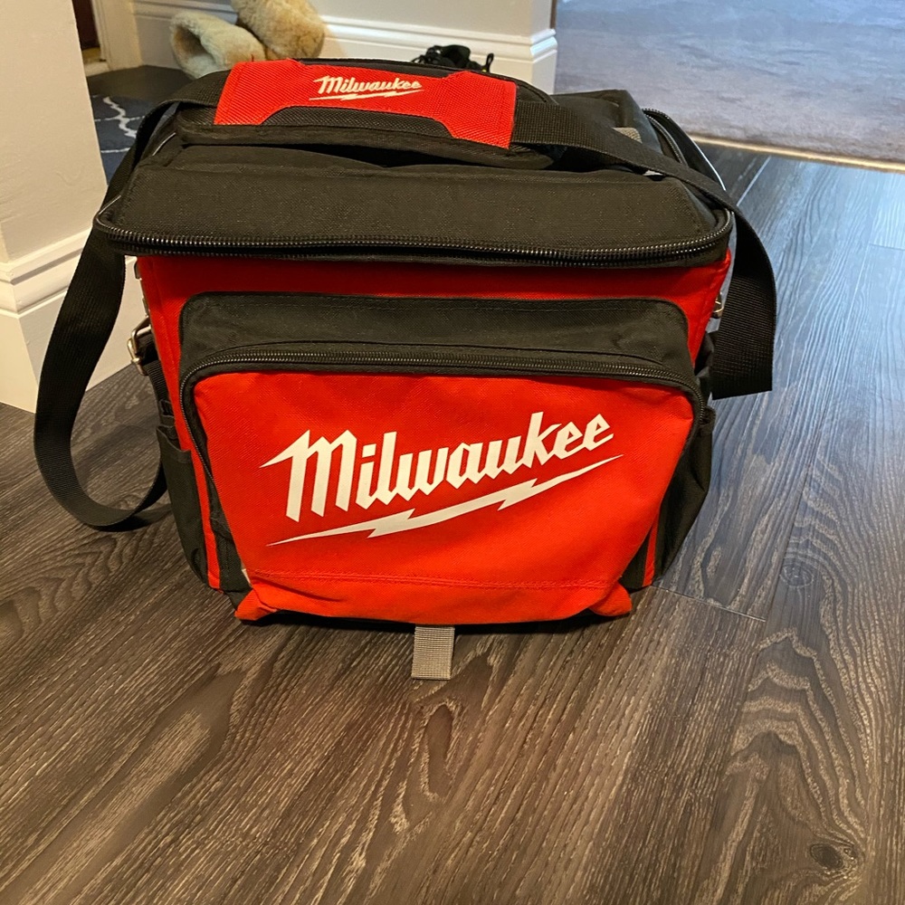 Milwaukee lunch bag only used twice